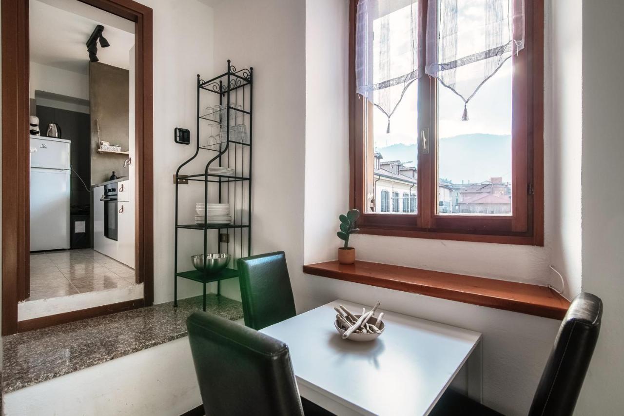 Apartment Piazza Roma By Quokka 360 - Historic Flat In The Centre Of Como Bagian luar foto